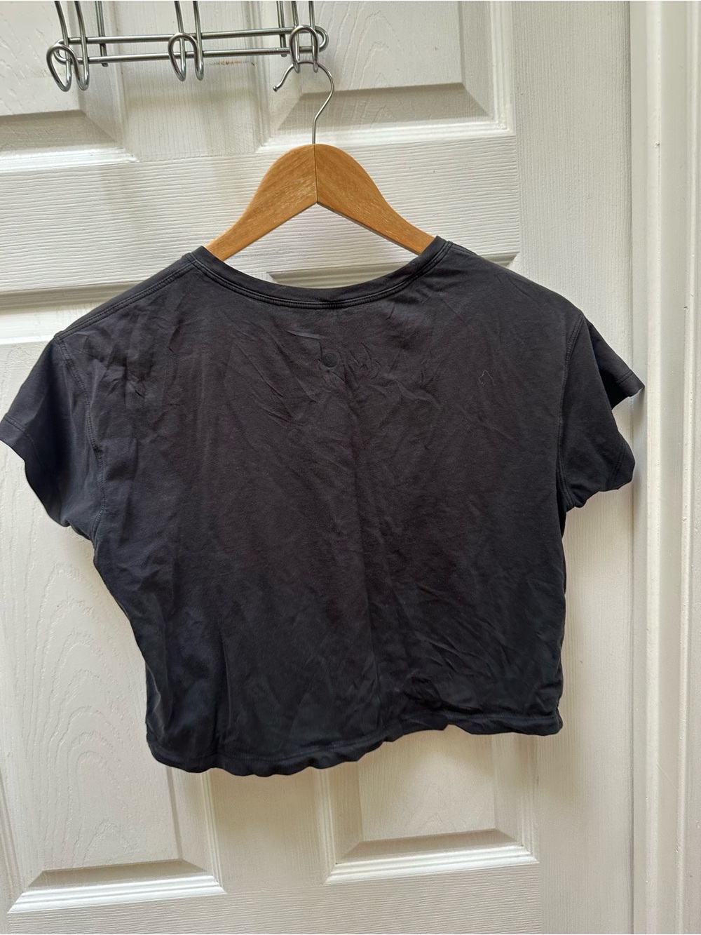 Lululemon Classic Black Cropped Tee top 4 short sleeve - Picture 4 of 5